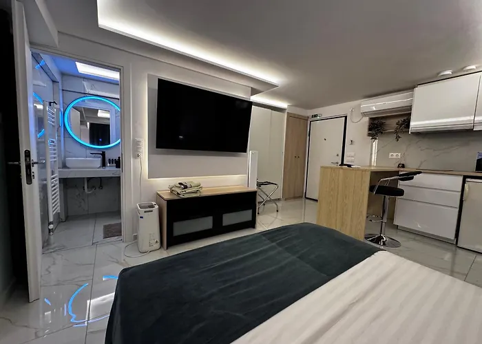 Athens Stay 40